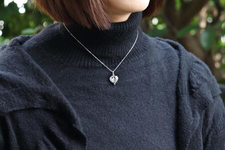 【プレゼント包装付き】シルバーのカゴペンダント(銀色 /白水晶)