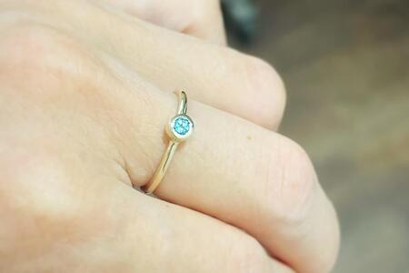 【プレゼント包装付き】丸い誕生石リング(K10)