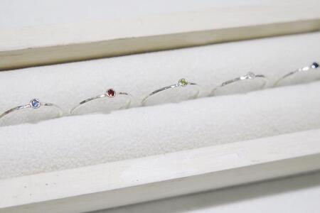 【プレゼント包装付き】誕生石リング（シルバー）