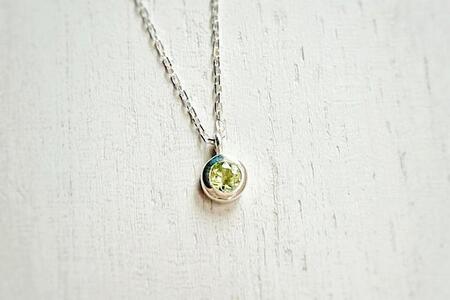 【プレゼント包装付き】誕生石ペンダント(シルバー)チェーン40cm