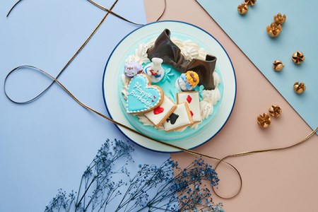 【Le Lis】不思議の国のアリス♪とびっきり可愛い芸術デコレーションケーキ5号（4～6名様分）！もちろん美味しさにも自信！【冷凍でお届け・冷蔵解凍】 // デコレーションケーキ 芸術ケーキ