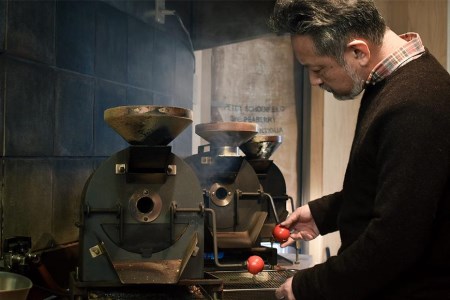 ＜ブラジル ピーベリー＞煎りたて、挽きたて！ドリップコーヒー10袋＋オリジナルカップ（グレー）