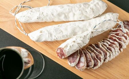 詰め合わせ 2ヵ月に1回お届け 1年間で全6回 定期便セット”un" 定期便 セット ギフト 肉 お肉 豚肉 加工品 サラミ ソーセージ つまみ おつまみ 冷蔵 愛知 愛知県 日進市