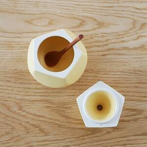 洋梨の形のシュガーポット poire ル・レクチェ　【ttyokzk ceramic design】_雑貨・日用品  キッチン用品 _【1096311】