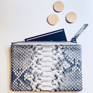 NYATTU PROJECT 天然パイソン革(ヘビ革) フラグメントケース(ポーチ) グレーマダラ_装飾品・工芸品 服飾小物 _【1578575】