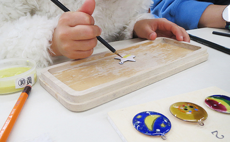 七宝焼制作 体験チケット 1,500円分 アクセサリー作り ペンダント ブローチ 30～60分 釉薬 カジュアル 七宝焼 展示室 作業見学 服飾雑貨 送料無料 尾張七宝協同組合 愛知県 あま市