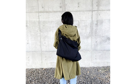 【無駄のないシンプルさ】大判ショルダーバッグ　UKIE　Super water repellent｜人気バッグ おすすめトート［ 無駄のないシンプル 大判ショルダーバッグ UKIE Super water repellent 撥水加工 軽量 バッグ トート 人気 おすすめ ギフト プレゼント お取り寄せ 通販 送料無料 ふるさと納税 ］