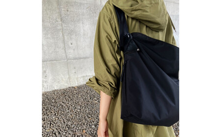 【無駄のないシンプルさ】大判ショルダーバッグ　UKIE　Super water repellent｜人気バッグ おすすめトート［ 無駄のないシンプル 大判ショルダーバッグ UKIE Super water repellent 撥水加工 軽量 バッグ トート 人気 おすすめ ギフト プレゼント お取り寄せ 通販 送料無料 ふるさと納税 ］