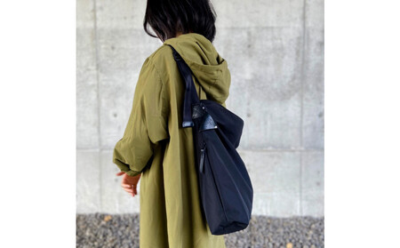 【無駄のないシンプルさ】大判ショルダーバッグ　UKIE　Super water repellent｜人気バッグ おすすめトート［ 無駄のないシンプル 大判ショルダーバッグ UKIE Super water repellent 撥水加工 軽量 バッグ トート 人気 おすすめ ギフト プレゼント お取り寄せ 通販 送料無料 ふるさと納税 ］
