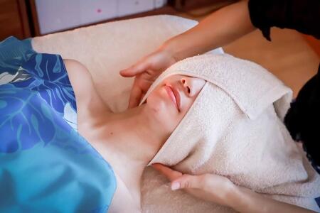 ハワイアンロミロミ　施術体験チケット （全身100分コース）［ ハワイアンロミロミ 施術体験 施術 体験 チケット 全身100分コース リラクゼーション マッサージ 癒し ご褒美 人気 おすすめ ギフト プレゼント お取り寄せ 通販 送料無料 ふるさと納税 ］