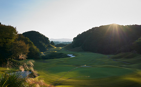 【平日限定】津カントリー倶楽部 1泊1プレーご利用券（1名様利用） [ ゴルフ利用券 プレー券 チケット 関西 三重 ] ゴルフ場利用権 