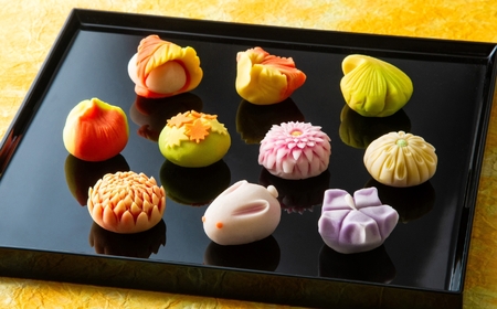 ずーっと、眺めていたくなりますが、お早目にお召し上がりください。「夢菓子工房ことよ」季節の練り切り菓子 秋篇10個