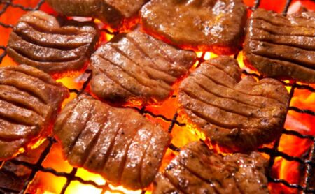 ＜定期便＞厚切り牛タン焼肉（胡麻風味）【定期便3ヶ月】牛たん タン肉 厚切り 胡麻油 ごま油 ゴマ油 焼肉 焼き肉 切り落とし カット済み お取り寄せ タン先 タン中 タン元 簡単料理 キャンプ 人気 厚切り牛タン 焼き肉牛タン 焼肉　牛タン ごま風味 ゴマ風味 胡麻風味 BBQ 四日市