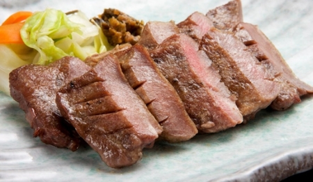 ＜定期便＞厚切り牛タン焼肉（胡麻風味）【定期便3ヶ月】牛たん タン肉 厚切り 胡麻油 ごま油 ゴマ油 焼肉 焼き肉 切り落とし カット済み お取り寄せ タン先 タン中 タン元 簡単料理 キャンプ 人気 厚切り牛タン 焼き肉牛タン 焼肉　牛タン ごま風味 ゴマ風味 胡麻風味 BBQ 四日市