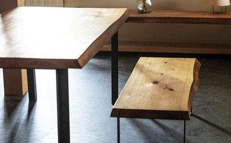 徳川御三家紀州藩の伝統を受け継ぐ三重県 尾鷲（オワセ）ヒノキ使用 BROOK 一枚板ベンチ 長さ1,200×奥行350×高さ約420㎜　【家具 インテリア ベンチ 一枚板 木製 伊勢 おすすめ ブランド メーカー オーダーメイド 手作り おしゃれ 木 テーブル ダイニング 家族 一人暮らし 脚 天板 新生活 引越し 椅子 イス ブルック 三重県 四日市市 ふるさと納税】