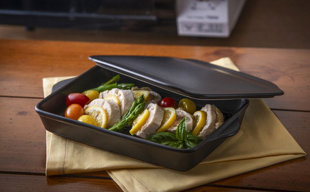 【萬古焼(ばんこやき)】Handmadeアート土鍋 弥生陶園　職人が一つ一つ丁寧に成形し焼き上げる、こだわりの逸品　土鍋の国内生産80％のシェアを誇る伝統の萬古焼　TS-802 グリラー（ウィング）（黒釉）鉄より軽い！手間いらずの耐熱陶器製「魚焼グリル対応のグリラー」【プレート、魚料理、肉料理、朝ごはん、朝食、目玉焼き、野菜、グラタン、アヒージョ、簡単調理、ペア、耐久性、人気、おすすめ、旨み、うまみ】