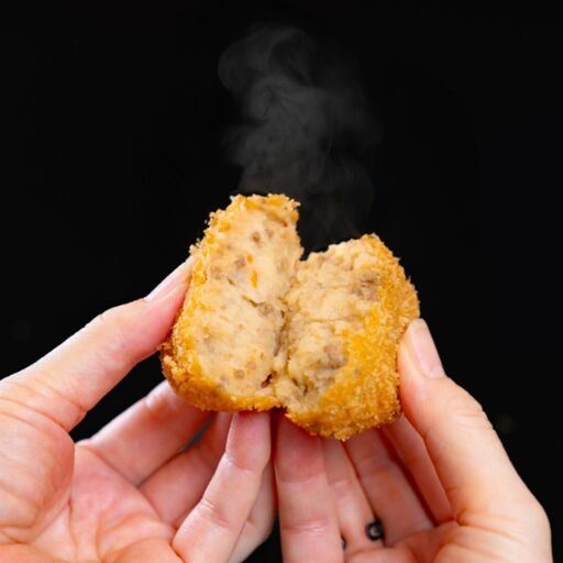 精肉店の直営焼肉【焼肉大剛】人気No.1！肉屋のずっしり手作り【牛肉】コロッケ （10個入り）【肉 牛肉 冷凍便 おすすめ 人気 ランキング 冷凍 手作り 詰め合わせ 大容量 冷凍食品 手作り 揚げるだけ お惣菜 国産 業務用 牛肉 じゃがいも 野菜 名店 お弁当 夕食 おかず 子ども 喜ぶ 簡単調理 ストック 三重県 四日市市 ふるさと納税】
