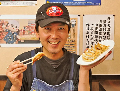 TV番組「PS純金」で紹介！パリっジュわー新食感が人気！餃子専門店「ぎょうざ衛門」の揚げ焼き「満月餃子」