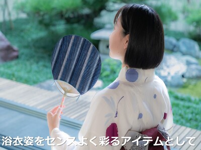 江戸時代から続く、「一本竹づくり」の伝統工芸、日永(ひなが)うちわ 松阪木綿(大)両用うちわ立て付