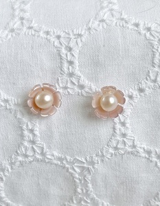 1357二見結ひ　チタンピアス（淡水真珠4.0mm）12　チタン　二見　夫婦岩　あこや真珠　ギフト　プレゼント　普段使い　アレルギー対応