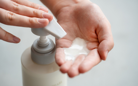 1529　ムーンパール　モイスチャー　ヘアケア２点セット　ミキモトグループ 御木本製薬 シャンプー トリートメント 伊勢志摩産真珠成分 伊勢志摩産海藻成分 ノンシリコン パラベンフリー ホテルアメニティ フローラルの香り うるおい ツヤ エイジングケア コシ まとまり