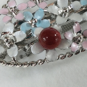 1617　珊瑚髪留め・小判（ピンク）　　アフリカ珊瑚 イソバナ珊瑚 贈り物 髪留め 珍しい髪留め 還暦祝い 赤珊瑚 カジュアルアクセサリー 赤いヘアーアクセサリー ヘアーアクセサリー 3月誕生石 母の日 喜ばれるプレゼント 大人髪留め スタイリッシュヘアーアクセサリー