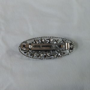 1618　珊瑚髪留め・小判（ムラサキ）　　アフリカ珊瑚 イソバナ珊瑚 贈り物 髪留め 珍しい髪留め 還暦祝い 赤珊瑚 カジュアルアクセサリー 赤いヘアーアクセサリー ヘアーアクセサリー 3月誕生石 母の日 喜ばれるプレゼント 大人髪留め スタイリッシュヘアーアクセサリー