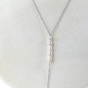 1651　淡水本真珠ネックレス・Y字5珠　　淡水本真珠 淡水真珠 ベビーパール ベビーパールネックレス Y字ネックレス エレガントなアクセサリー シンプルデザインネックレス 真珠ネックレス オリジナルネックレス ご褒美 誕生日プレゼント 贈り物 母の日 卒業式