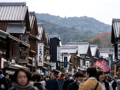 1748　プライベートガイドとめぐる伊勢神宮内宮・外宮「日本人の心をたどる伊勢の旅」1Day プラン（3名様）旅行 ツアー 伊勢 伊勢志摩 伊勢神宮 体験 博物館 チケット 旅 三重 食 日本 ガイド 文化 観光