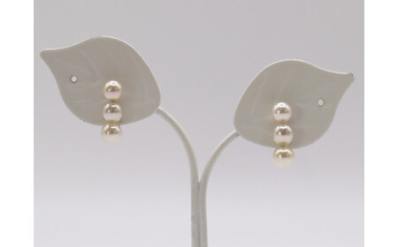 1736　K18　アコヤ本真珠4.5mmup 3連ピアス