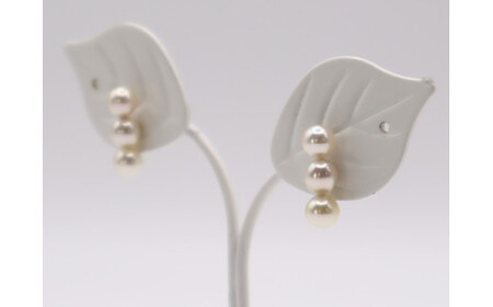 1736　K18　アコヤ本真珠4.5mmup 3連ピアス