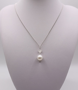 AP201 K18WG　ルビー　芥子　南洋　白蝶真珠　ウサギ　ペンダント AP201 K18WG ルビー 芥子 南洋 白蝶真珠 ウサギ ペンダント