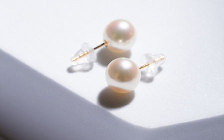 597 アコヤ真珠K18ピアス8.0mmup　18金 ゴールド ジュエリー 貴金属 パール 定番 フォーマル ギフト 贈り物 シンプル 冠婚葬祭 結婚式 入学式 卒業式 伊勢志摩