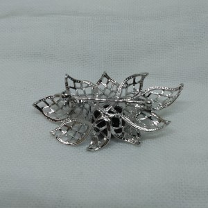 751　タヒチ黒本真珠ブローチ(Ａ)ＳＶ製　　ブローチ フォーマルパール 黒真珠 タヒチ黒 冠婚葬祭 プレゼント 母の日 パールブローチ カジュアルアクセサリー オシャレ パールアクセサリー 蓮の花 SVアクセサリー 本真珠 ブラックフォーマル