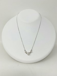 985 あこや真珠3個付き貫通ネックレス（ミラーボール入り）　パール 真珠ジ ュエリー アクセサリー 伊勢志摩 贈り物 ギフト カジュアル フォーマル 入学式 卒業式 結婚式 ゴールド ネックレス ペンダント