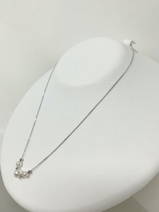 985 あこや真珠3個付き貫通ネックレス（ミラーボール入り）　パール 真珠ジ ュエリー アクセサリー 伊勢志摩 贈り物 ギフト カジュアル フォーマル 入学式 卒業式 結婚式 ゴールド ネックレス ペンダント