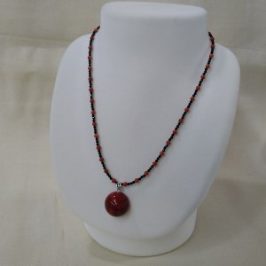 1060 珊瑚ネックレス・ドーム（珊瑚・ブラックスピネル）