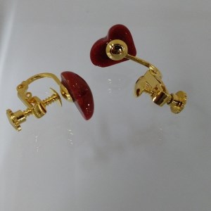 1062 珊瑚イヤリング・ハート　　アフリカ珊瑚 イソバナ珊瑚 贈り物 イヤリング ハート 還暦祝い 赤珊瑚 カジュアルアクセサリー 赤いイヤリング かわいいイヤリング 3月誕生石 母の日 ご褒美イヤリング 喜ばれるプレゼント ポピュラーアクセサリー