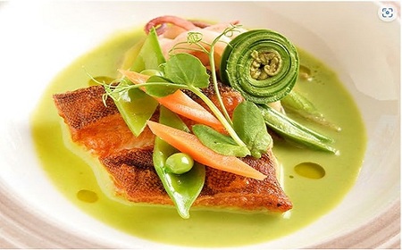 特産松阪牛の一皿を含む　全11品のフルコース～ムニュ・プレジール～（ディナー・ペア食事券）【8.8-1】