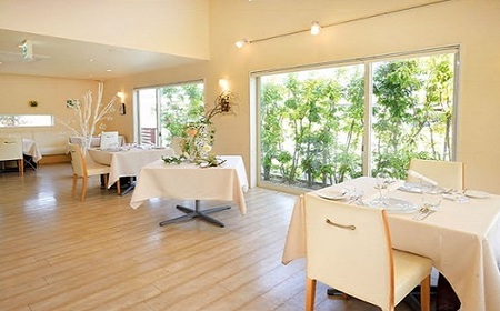 特産松阪牛の一皿を含む　全11品のフルコース～ムニュ・プレジール～（ディナー・ペア食事券）【8.8-1】