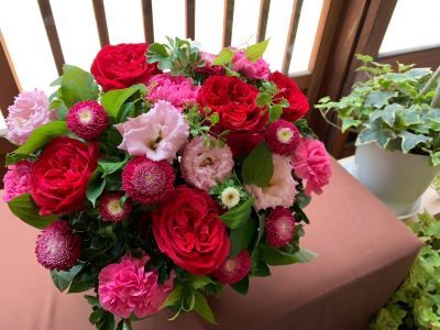 お花ちゃん生花店　季節のフラワーアレンジメント?記念日セット?（全３回）　Mサイズ　e_11