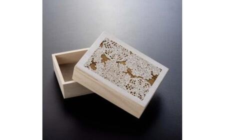 伊勢型紙文様の宝箱＜雪華＞卓上を飾る小箱　収納　卓上整理