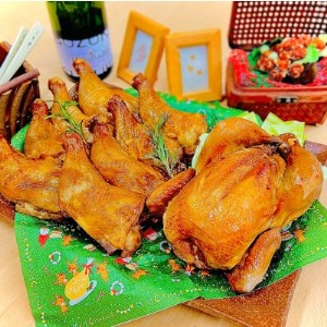 【クリスマス限定12月上旬発送】鶏丸焼きスモーク1羽(約800g)と骨付きモモスモーク2本×4袋【配送不可地域：離島】【1127913】