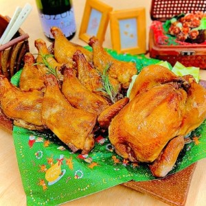 【クリスマス数量限定12/14から発送】鶏丸焼きスモーク×1羽、骨付き鶏モモスモーク×8本【配送不可地域：離島】【1072075】