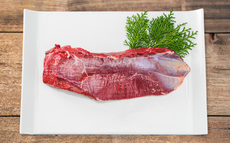 【 ジビエ 】鹿肉 モモ 300g｜サステナブル SDGs 新鮮 低カロリー ヘルシー 熟成 ステーキ 焼肉 シカ 小分け ジビエ食材 YZ-5