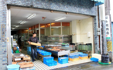 鯛 しゃぶしゃぶ 300ｇ 2〜3人前 カット済 新鮮 国産 養殖鯛 産地直送 魚介類 海鮮 冷蔵便 タイ たい しゃぶしゃぶ用切り身 お祝い 正月 海鮮鍋 ふるさと納税 三重県 尾鷲市 HA-71