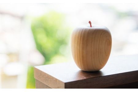  尾鷲ヒノキ製 家具職人の手作りリンゴの置き物　KG-3