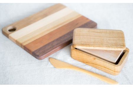  家具職人こだわり！バターケース＆カッティングボードセット　KG-11