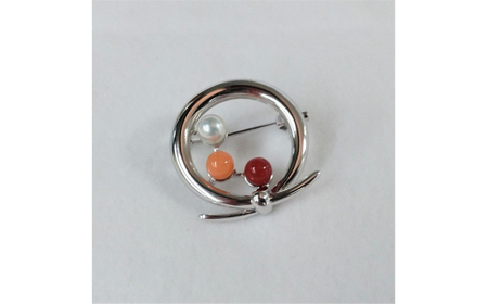 50-37伊勢志摩あこや本真珠ブローチ・サークルリボンwith珊瑚