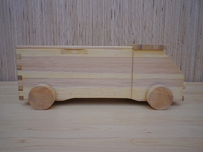 初節句のお祝いに最適♪知育玩具【熊野杉のトラック型の積み木58P】【kmkn0002】